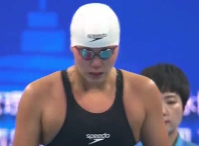全国游泳冠军赛女子100米仰泳决赛，傅园